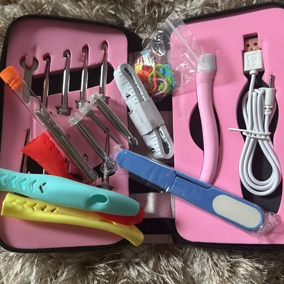 Pink Crochet Hook Set with Interchangeable Heads - Picture 3 of 6
